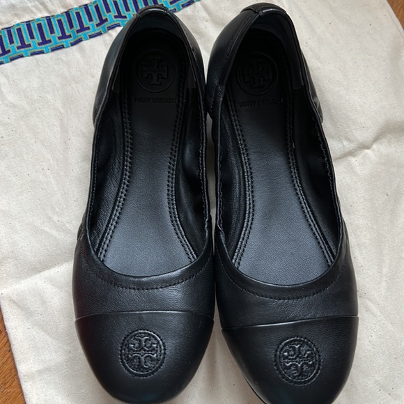 Tory Burch Cap Toe Black Ballet Flats Leather Excellent Condition Size 6.5 - Picture 4 of 13
